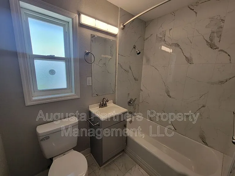 110 3rd St #D — Photo 14