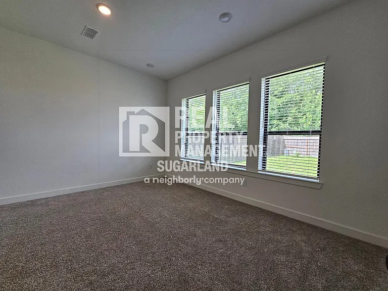 1414 Emma Lake Dr — Photo 49