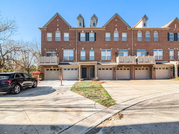 39852 Rockcrest Cir, Northville, MI 48168