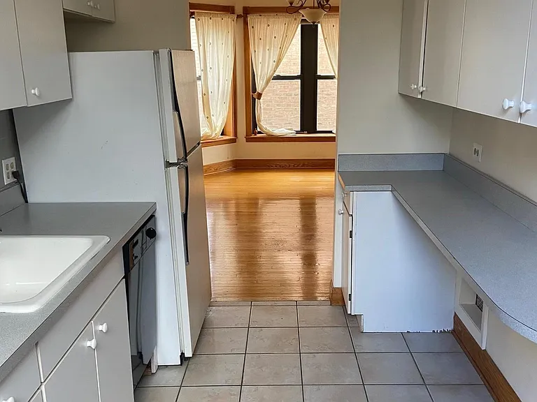 552 W Roscoe St #2B — Photo 7