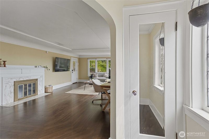3rd image of 103 NE Terrace Road