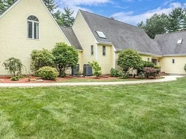 111 Franklin St, Douglas, MA 01516