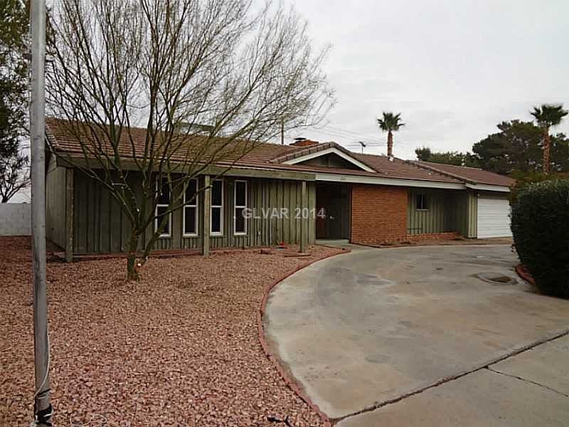 1st image of 324 E Country Club Dr
