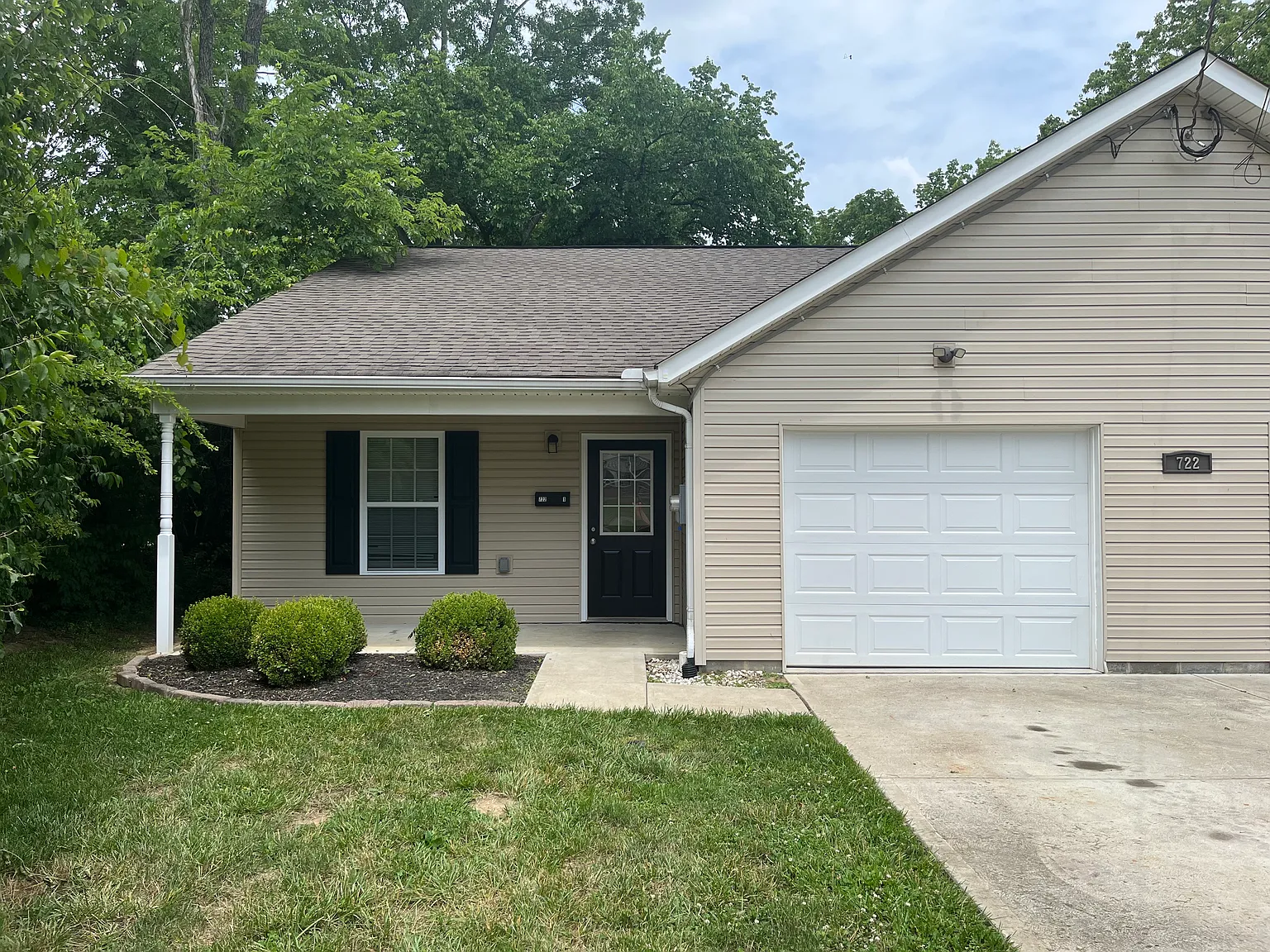 3 bed, 1100 sqft, $1,750 — Photo 1