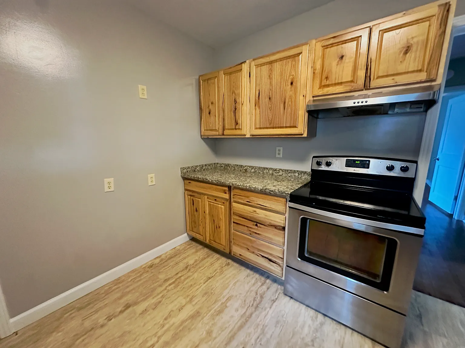 2212 SW Burnett Rd — Photo 3