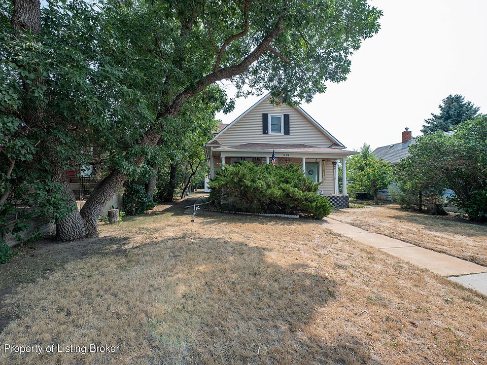 1st image of 913 2nd Ave W