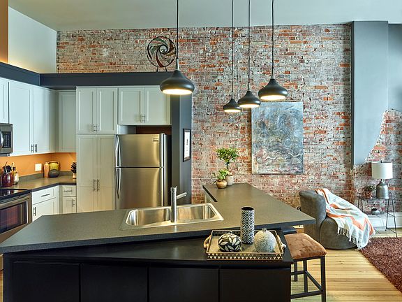 4th image of 127 S Main St APT 1