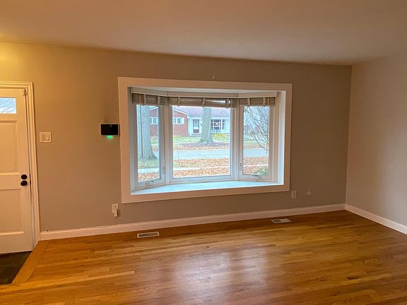 5th image of 32812 Oakley St