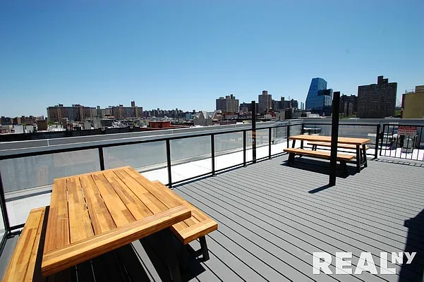 Rented by REAL New York | media 21