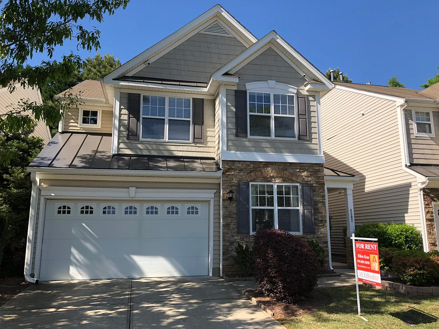 3 bed, 2.5 bath, 1950 sqft, $2,100 — Photo 1