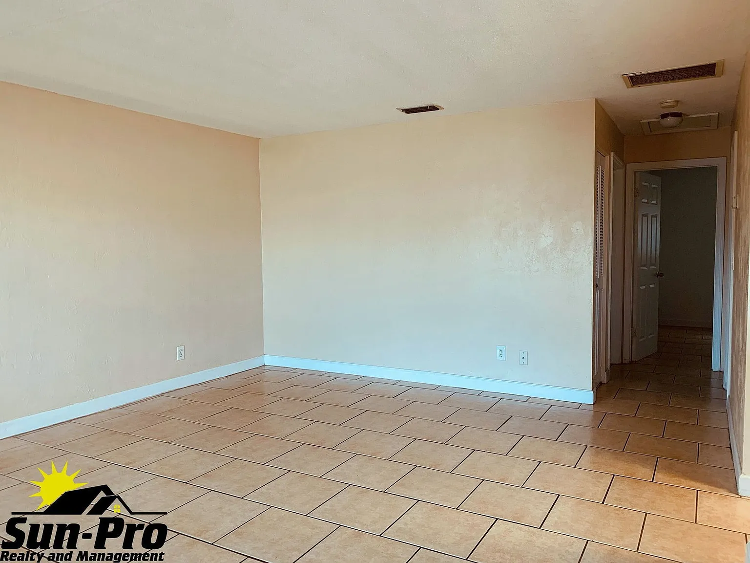2 bed, 1.0 bath, 788 sqft, $1,150 — Photo 4