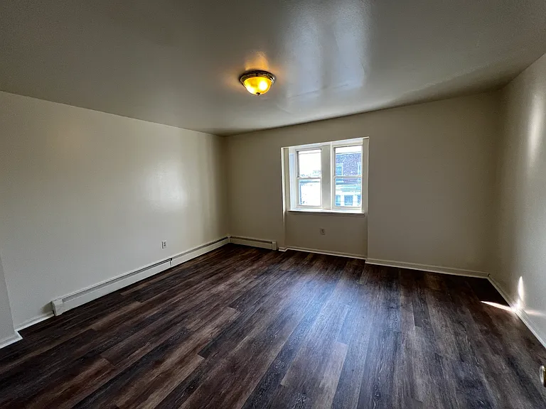 916 W Allen St — Photo 8
