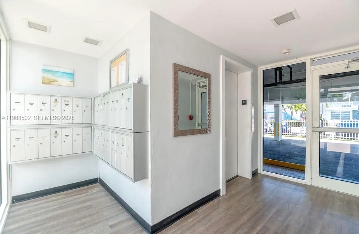 1 bed, 1.5 bath, 672 sqft, $1,950 — Photo 3