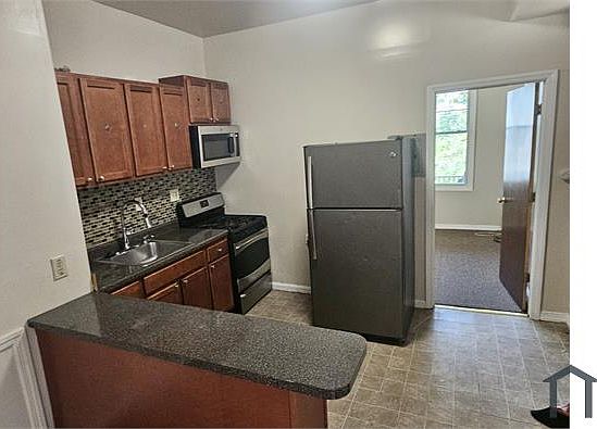 2nd image of 436 W Queen Ln APT 1