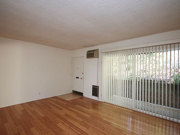 4th image of 44 N Oak Ave APT 6