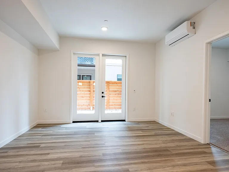 Ventana-on-First 1x1 LVRM
