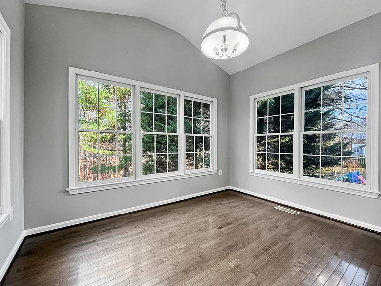 214 W Locust St — Photo 13