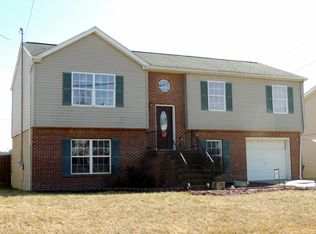 2355 Virginia Ave, Hurricane, WV 25526