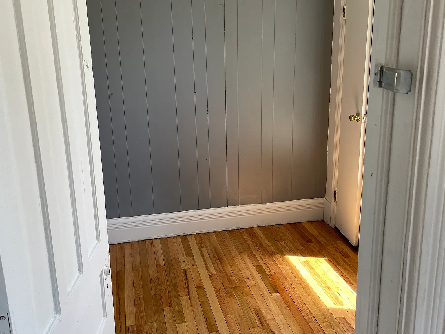 183 Guy Park Ave — Photo 2