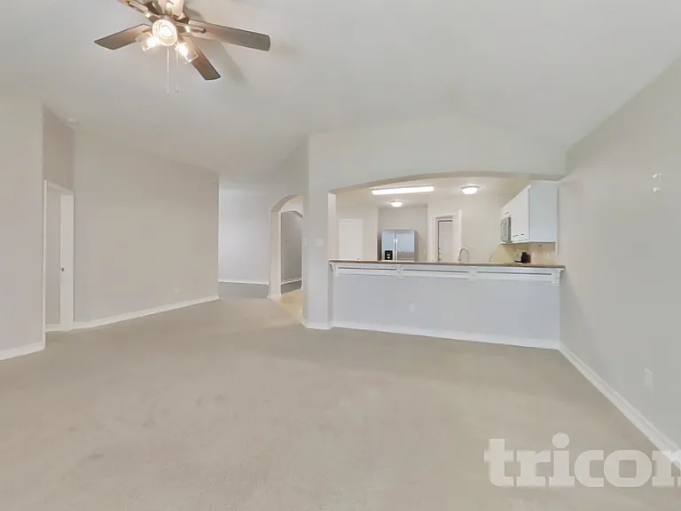 29418 Fox River Dr — Photo 4