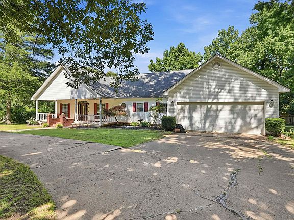 3rd image of 43 Jenni Leigh Dr