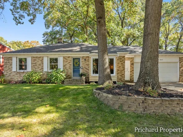 4762 Marshall Ave SE, Kentwood, MI 49508