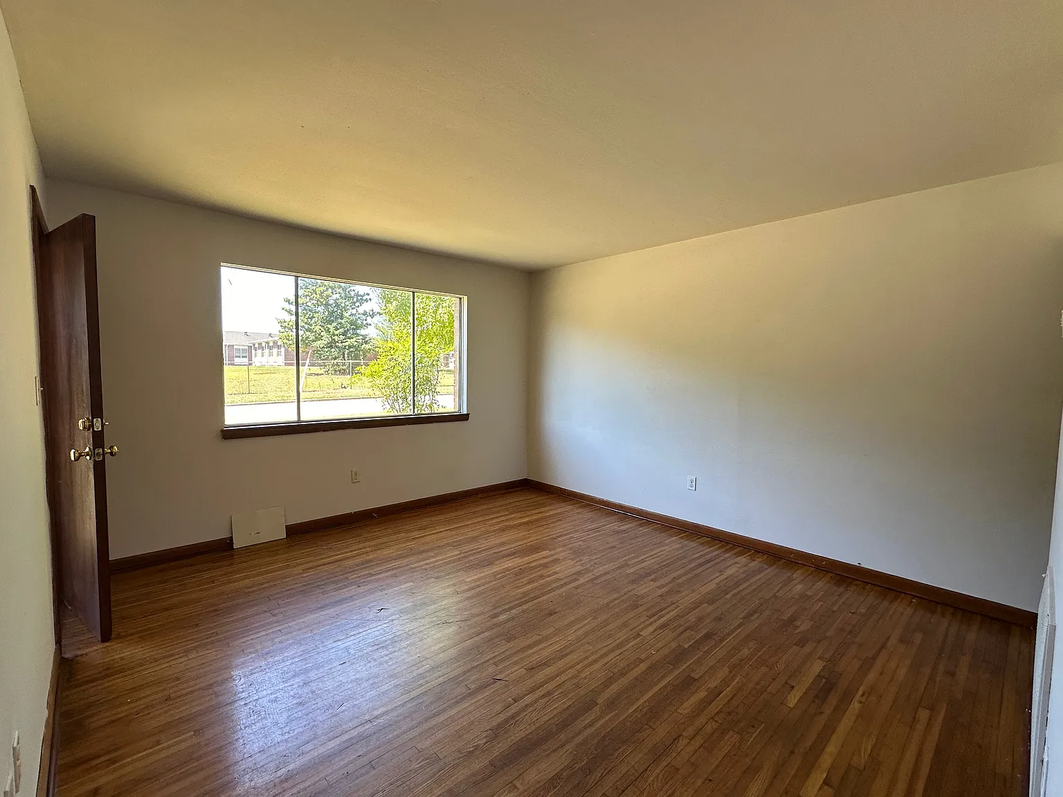 2 bed, 812 sqft, $900 — Photo 3