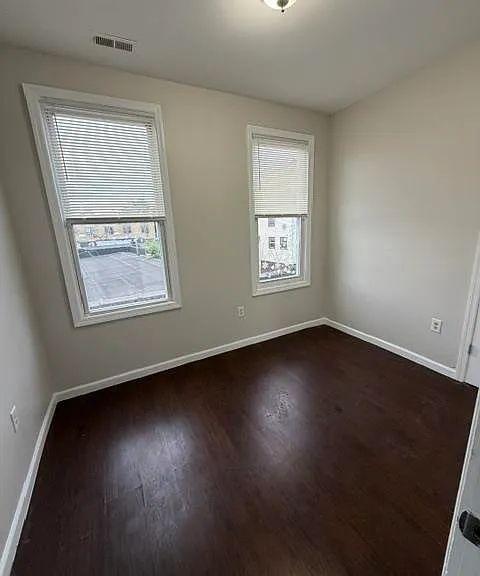 296 N Clinton St — Photo 4