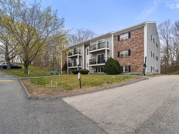 10 Chapel Hill Dr APT 3, Plymouth, MA 02360