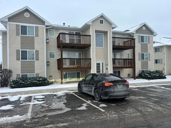 6615 Creekside Dr NE Unit 1, Cedar Rapids, IA 52402
