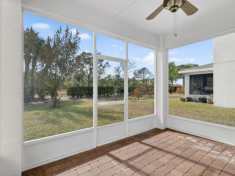 1609 NW Cataluna Cir — Photo 5