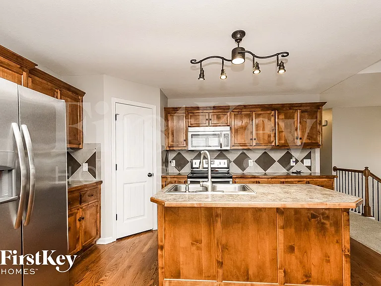 8500 N Kensington Ave — Photo 6