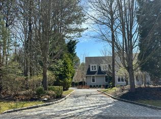 153 Chardonnay Dr, East Quogue, NY 11942