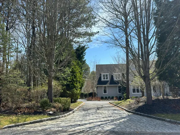 153 Chardonnay Dr, East Quogue, NY 11942