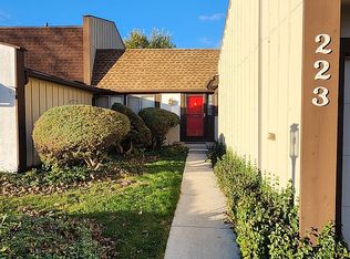 223 Cascade Dr, Indian Head Park, IL