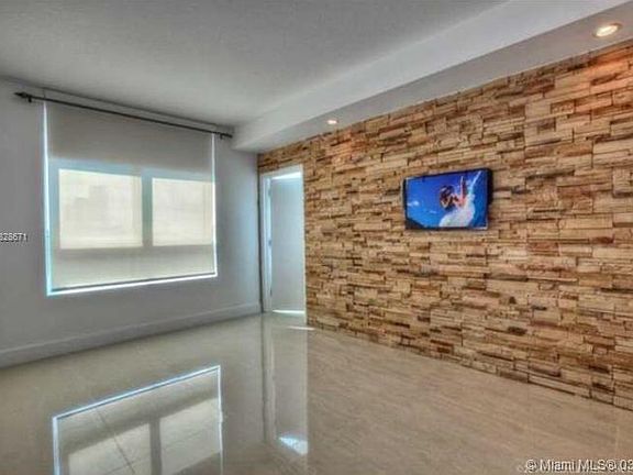 5th image of 1900 N Bayshore Dr APT 2411