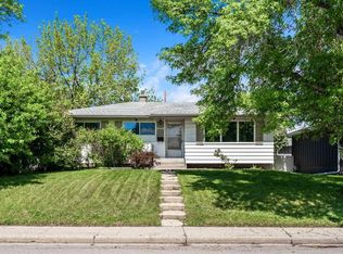 1032 89th Ave SW, Calgary, AB T2V 0W4