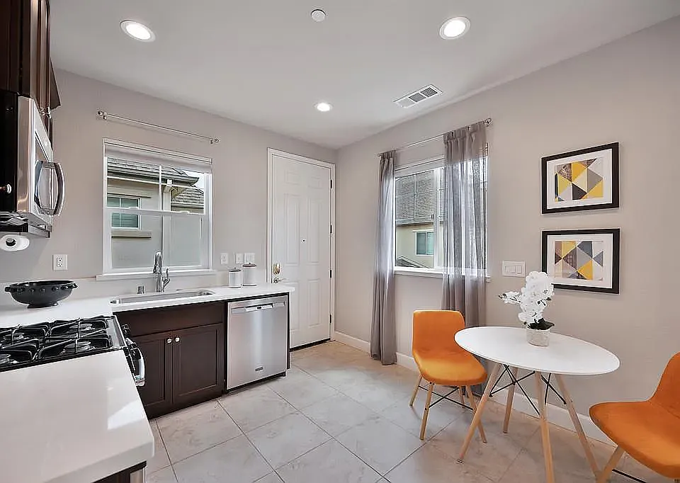 1 bed, 500 sqft, $1,950 — Photo 3