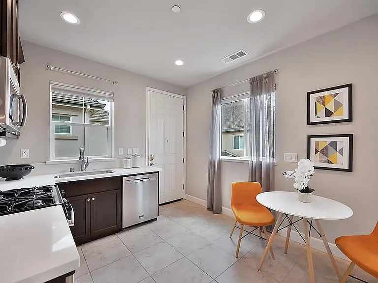 2032 Cannery Loop #1 — Photo 3