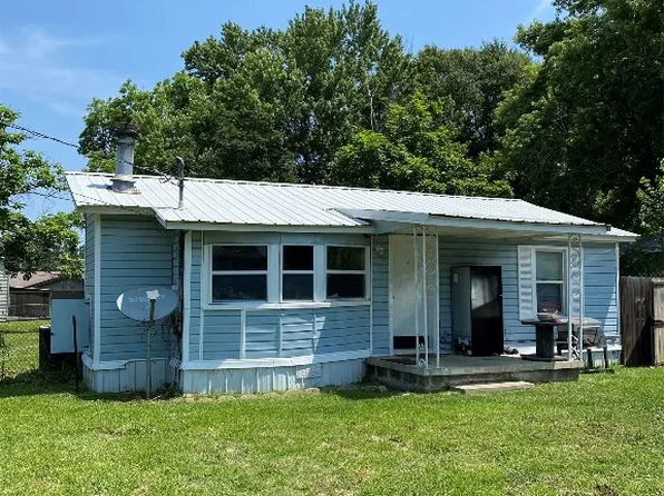 603 E Avenue D, Hooks, TX 75561