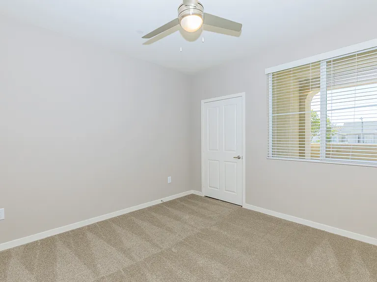 Los Alamitos Luxury Apartments — Photo 46