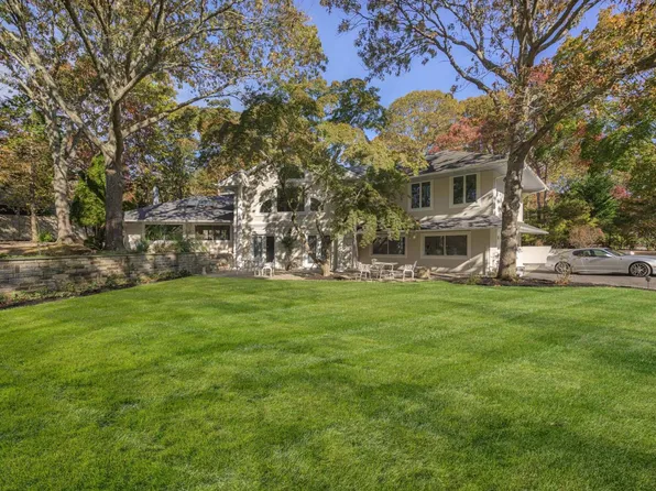 27 Bay Ave W, Hampton Bays, NY 11946