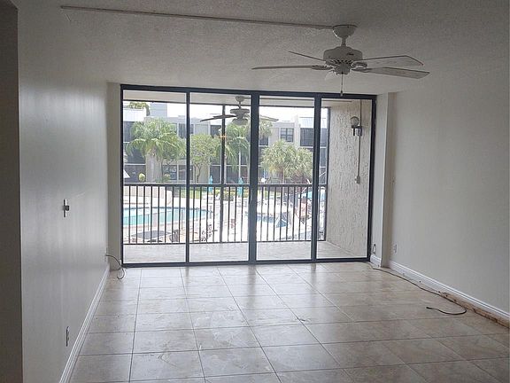 3rd image of 9 Royal Palm Way #2010