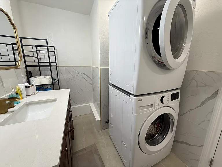 Bancroft Ave — Photo 8