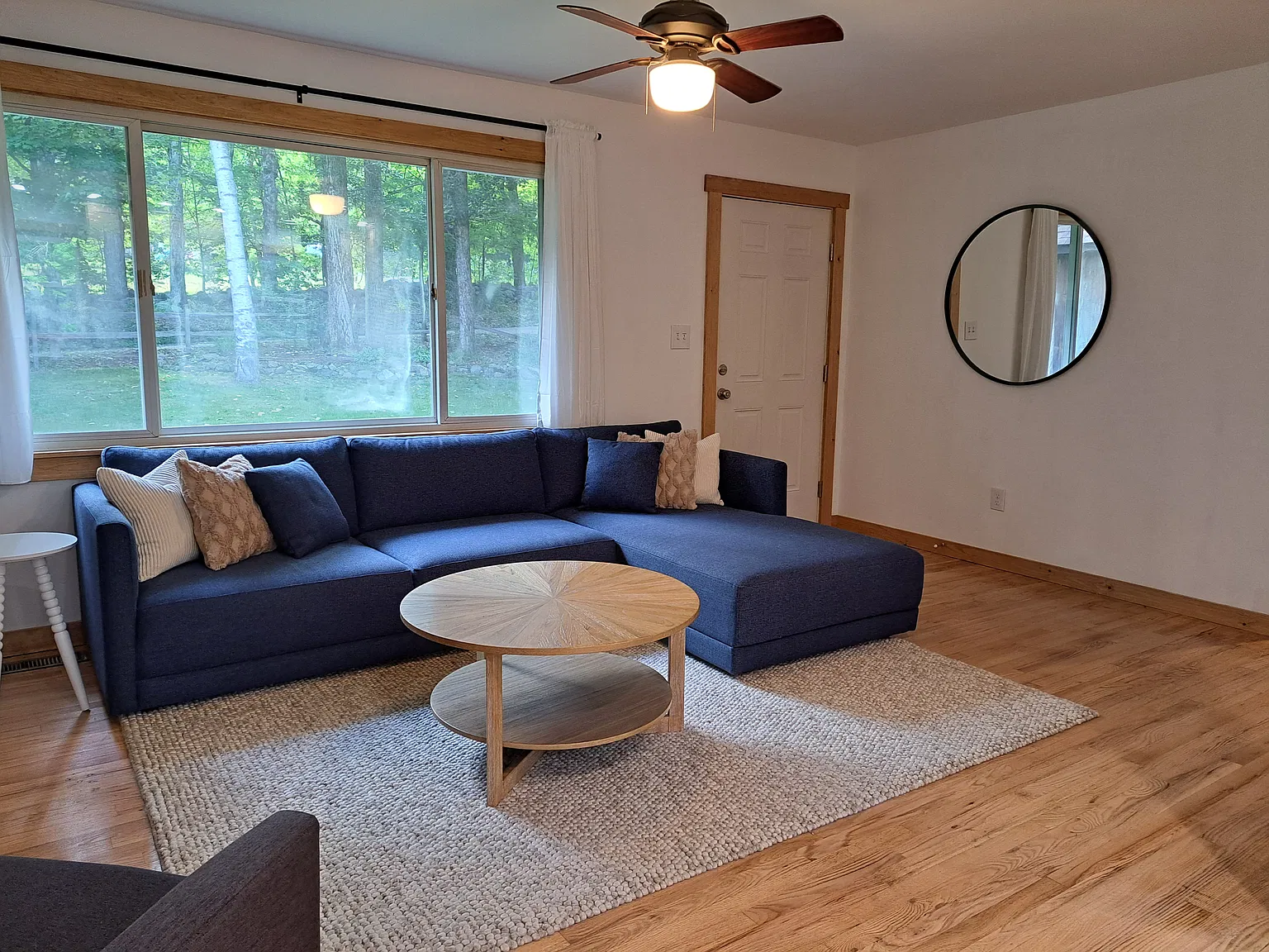 3 bed, 1332 sqft, $2,400 — Photo 4