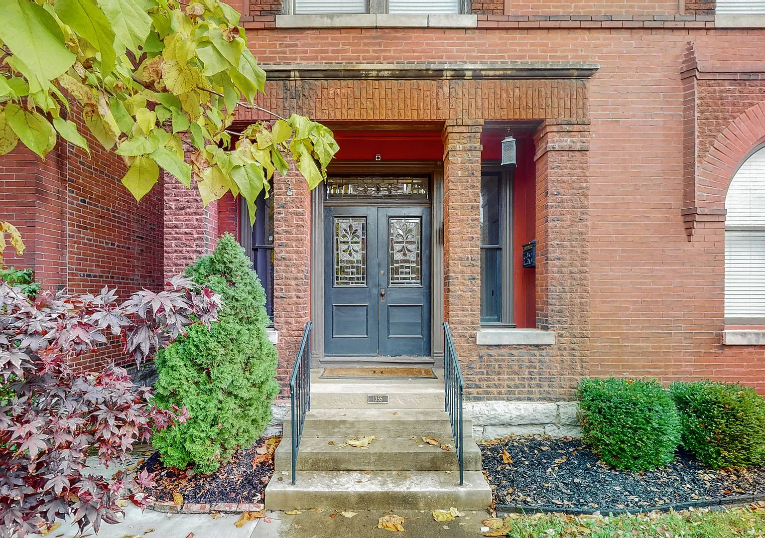 5 Bed/ 2.5 Bath Phenomenal Old Louisville Home — Photo 4