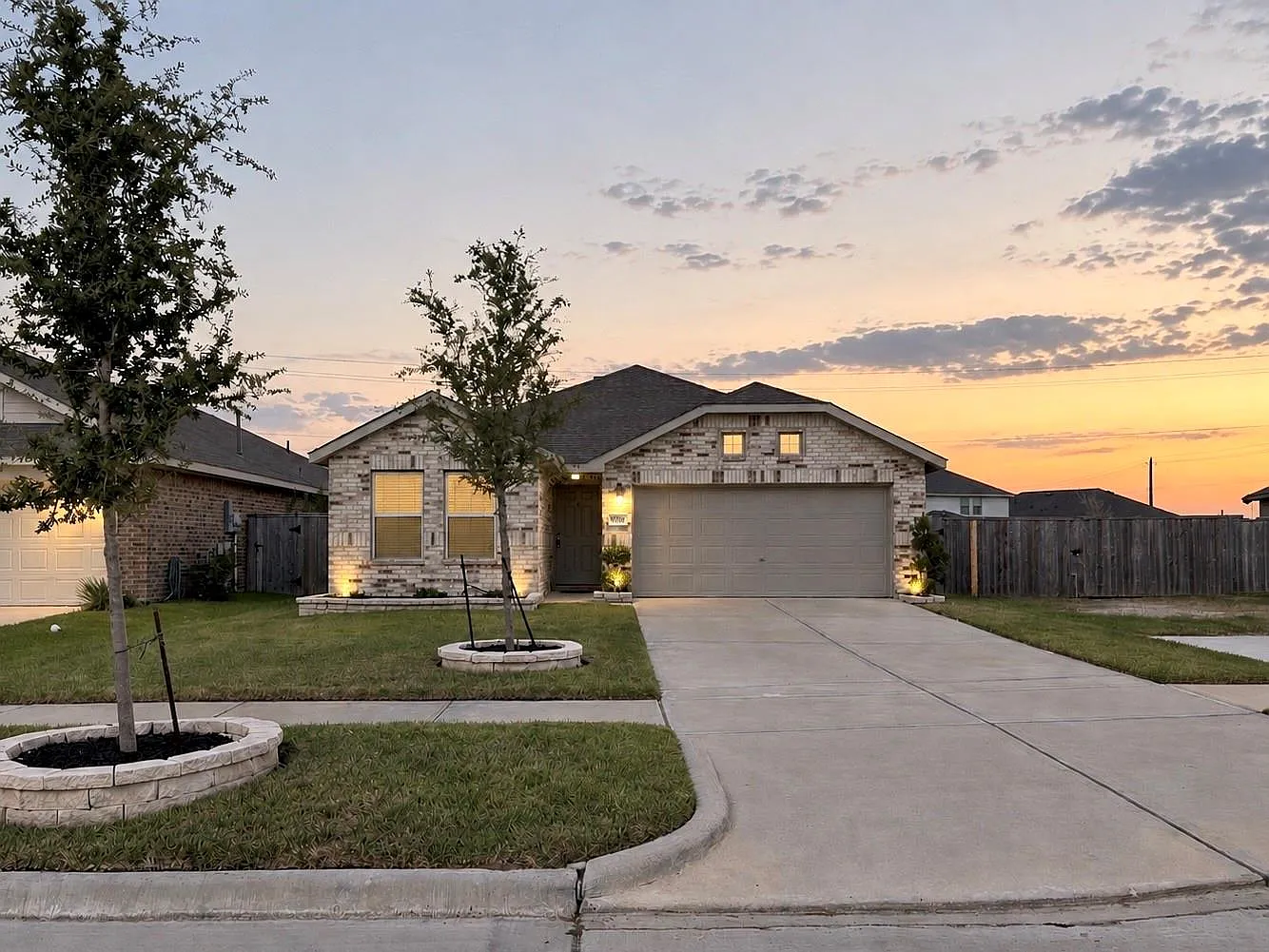 4 bed, 2.0 bath, 1831 sqft, $2,350 — Photo 2