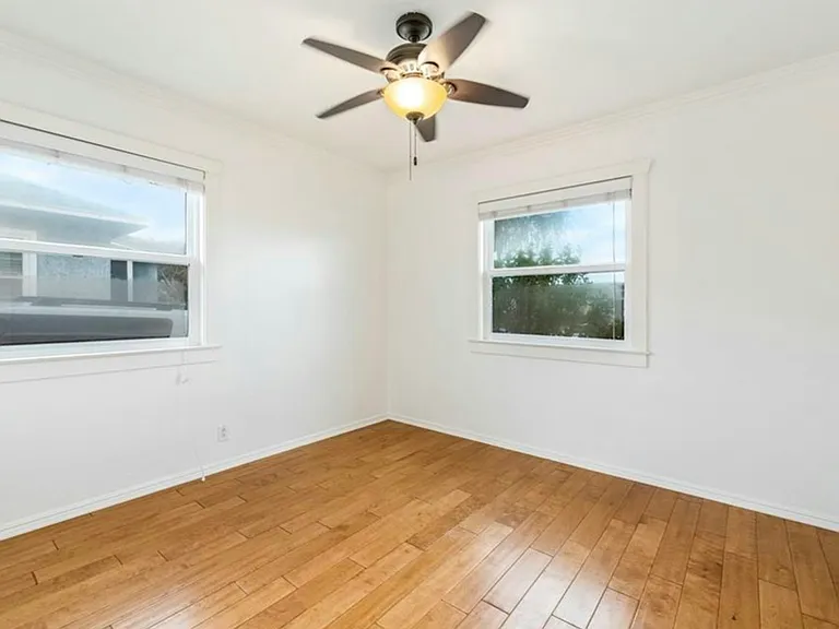 4759 Hackett Ave — Photo 4