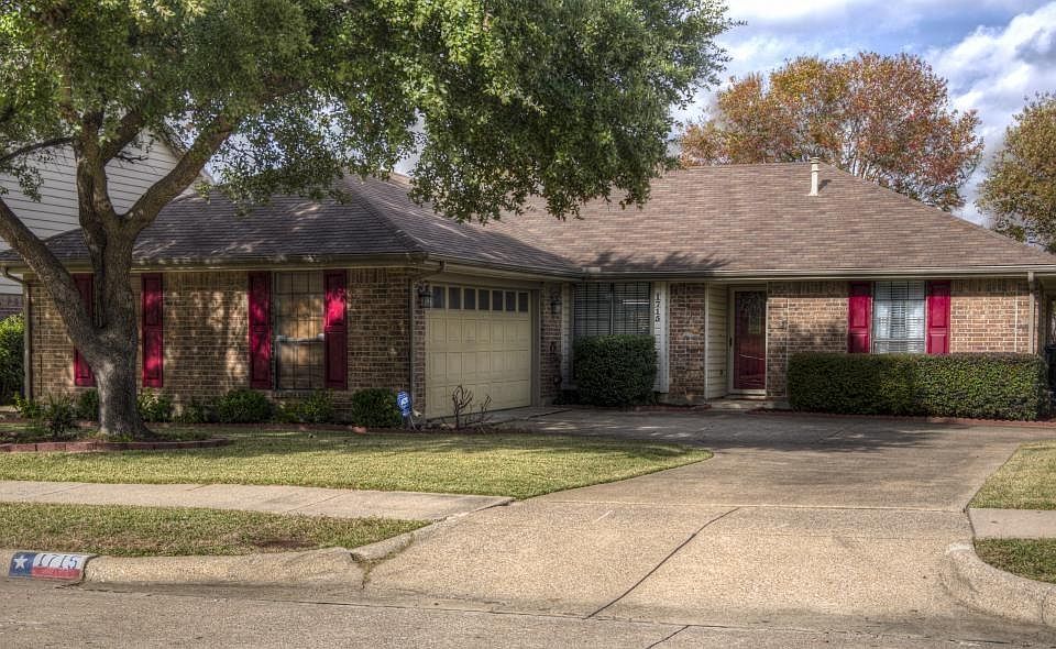 1st image of 1715 Saint James Dr