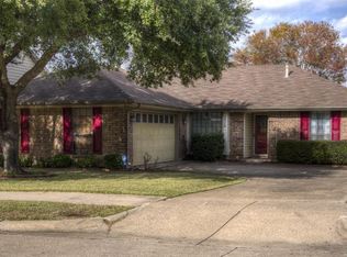 1715 Saint James Dr, Carrollton, TX 75007